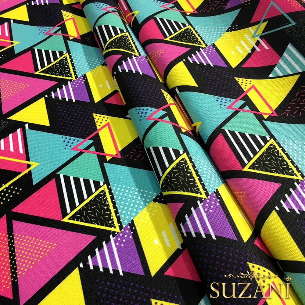 Geometrik Renkli Üçgenler Desenli Kumaş