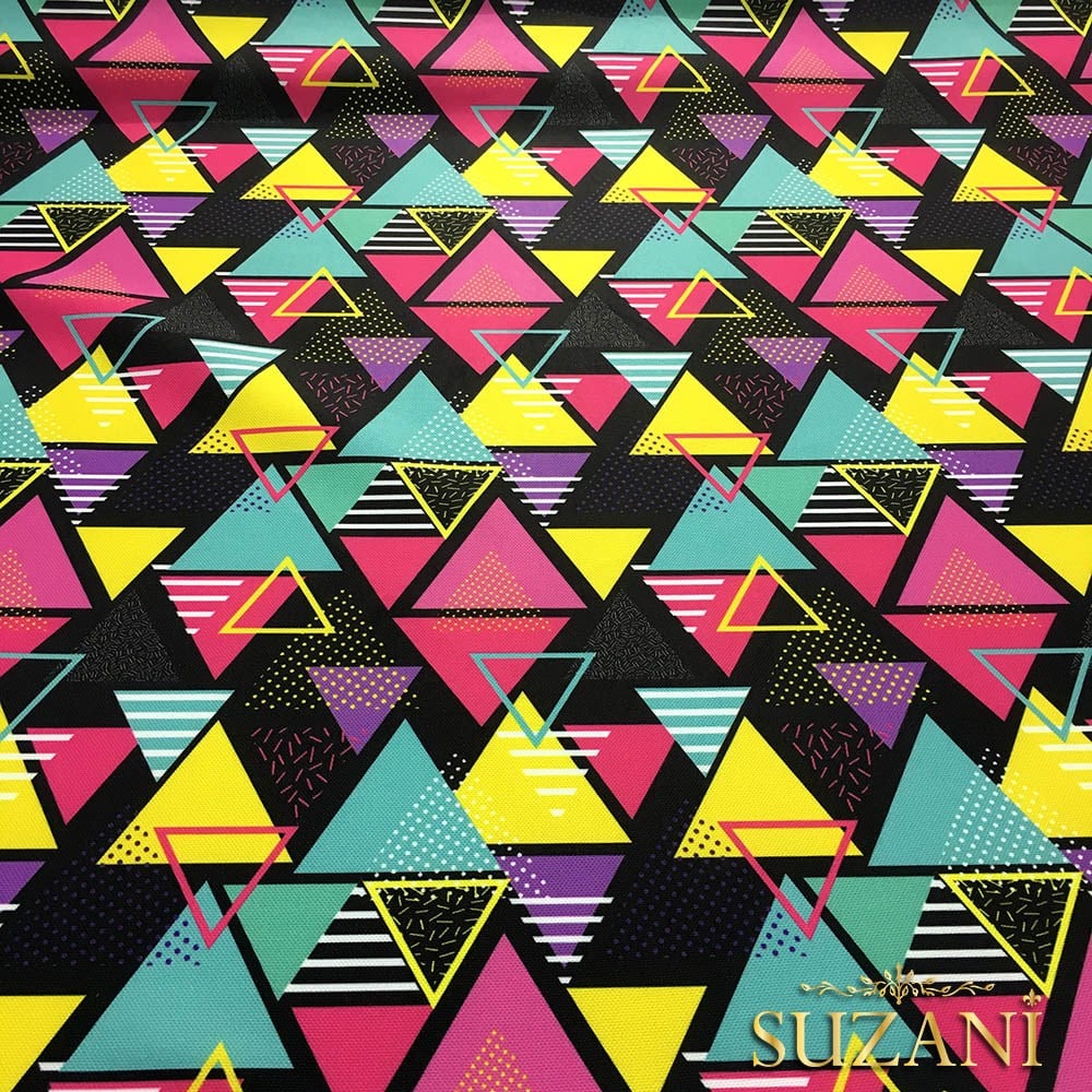 Geometrik Renkli Üçgenler Desenli Kumaş