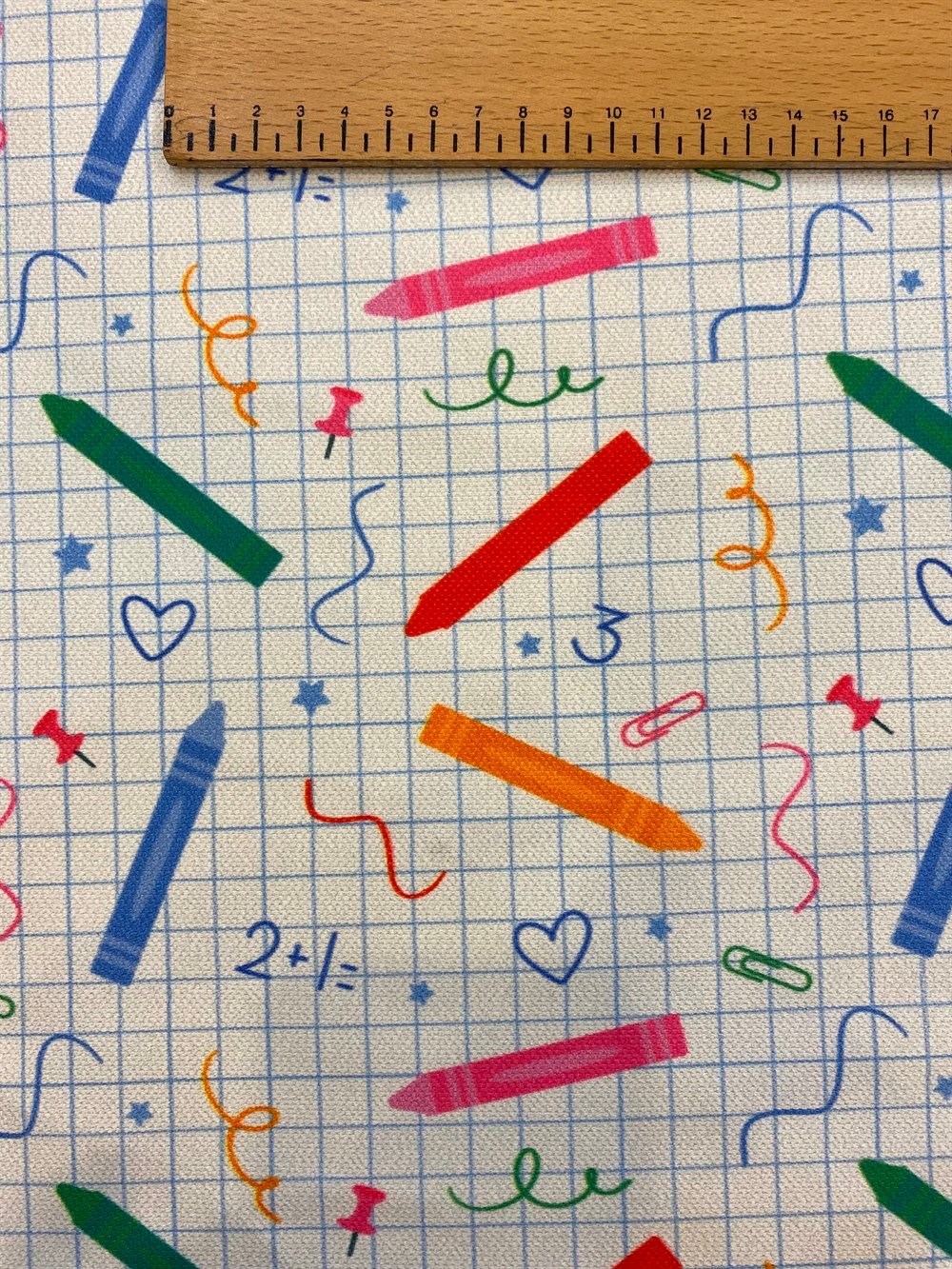 Kare Defter Zeminli Pastel Boya Kalem Desenli Dijital Baskılı Kumaş
