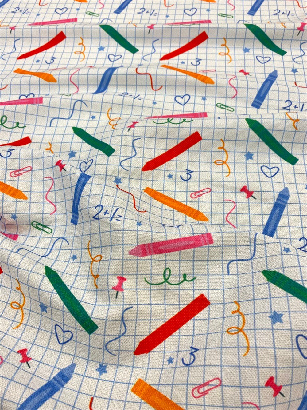 Kare Defter Zeminli Pastel Boya Kalem Desenli Dijital Baskılı Kumaş