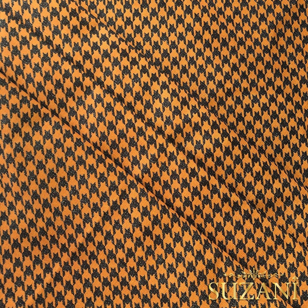 Keten Efektli Küçük Turuncu Siyah Kazayağı Desenli Kumaş