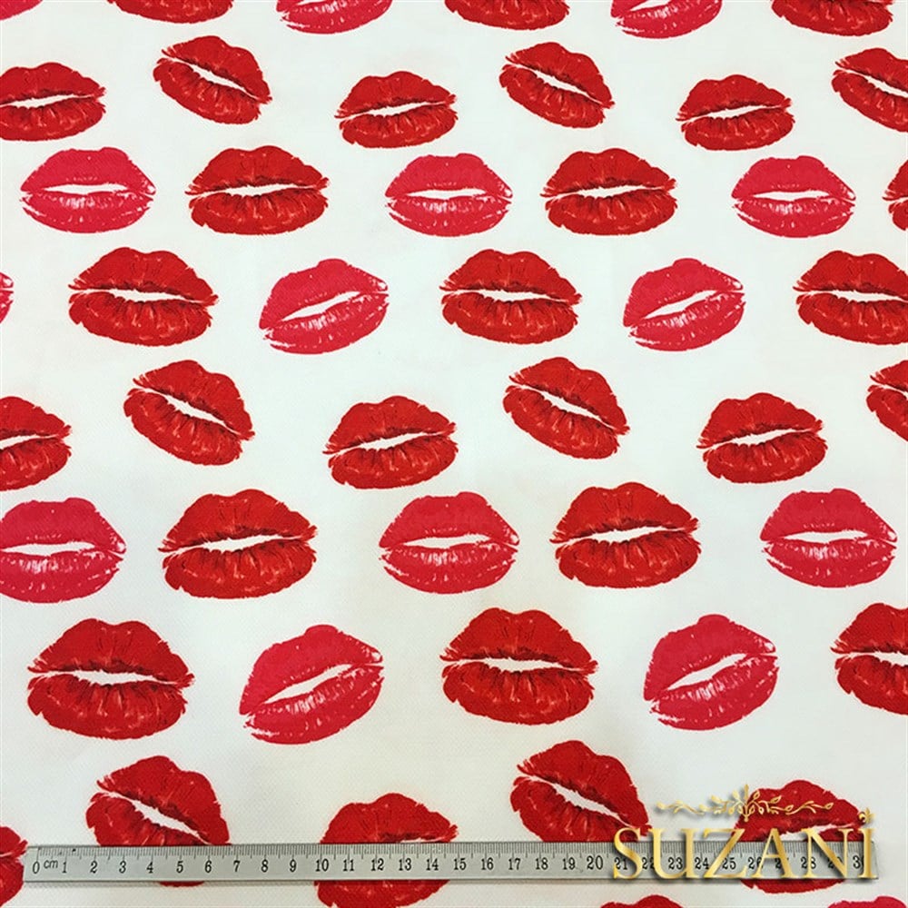Kırmızı Dudak Desenli Kumaş