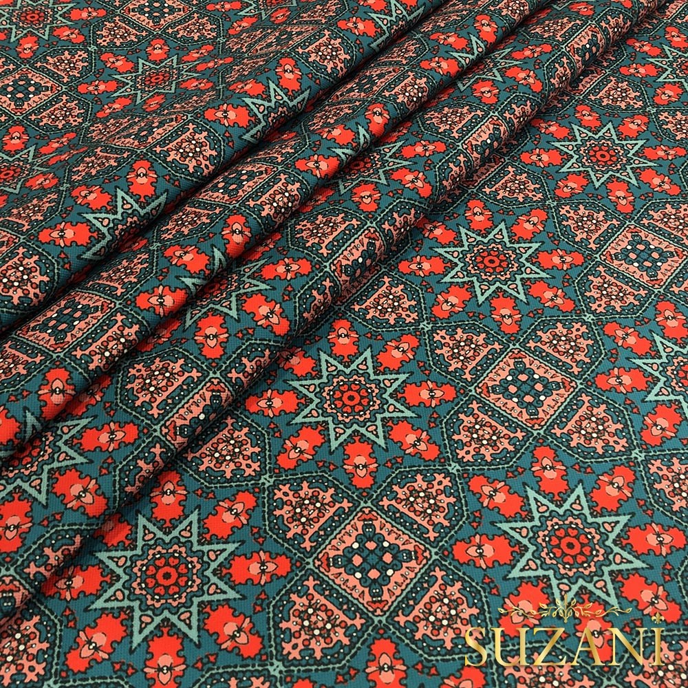 Kontrast Etnik Motifli Dijital Baskılı Kumaş