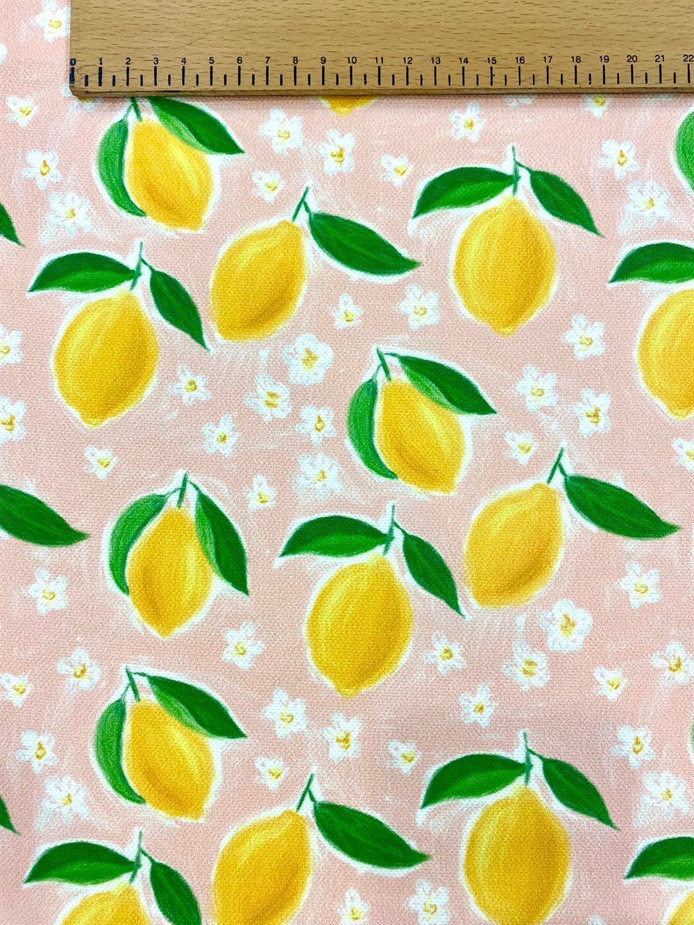 Pudra Suluboya Zeminli Desenli Dijital Baskılı Kumaş