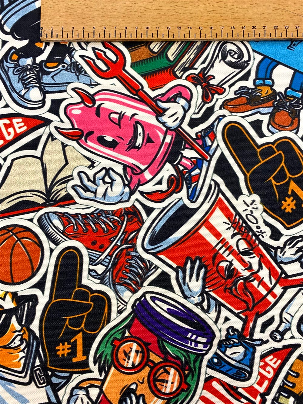 Renkli Karakterli Graffiti Desenli Dijital Baskılı Kumaş