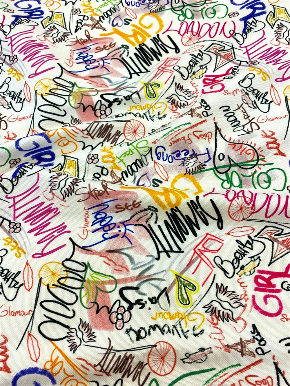 Renkli Yazı Stilleri Desenli Dijital Baskılı Kumaş