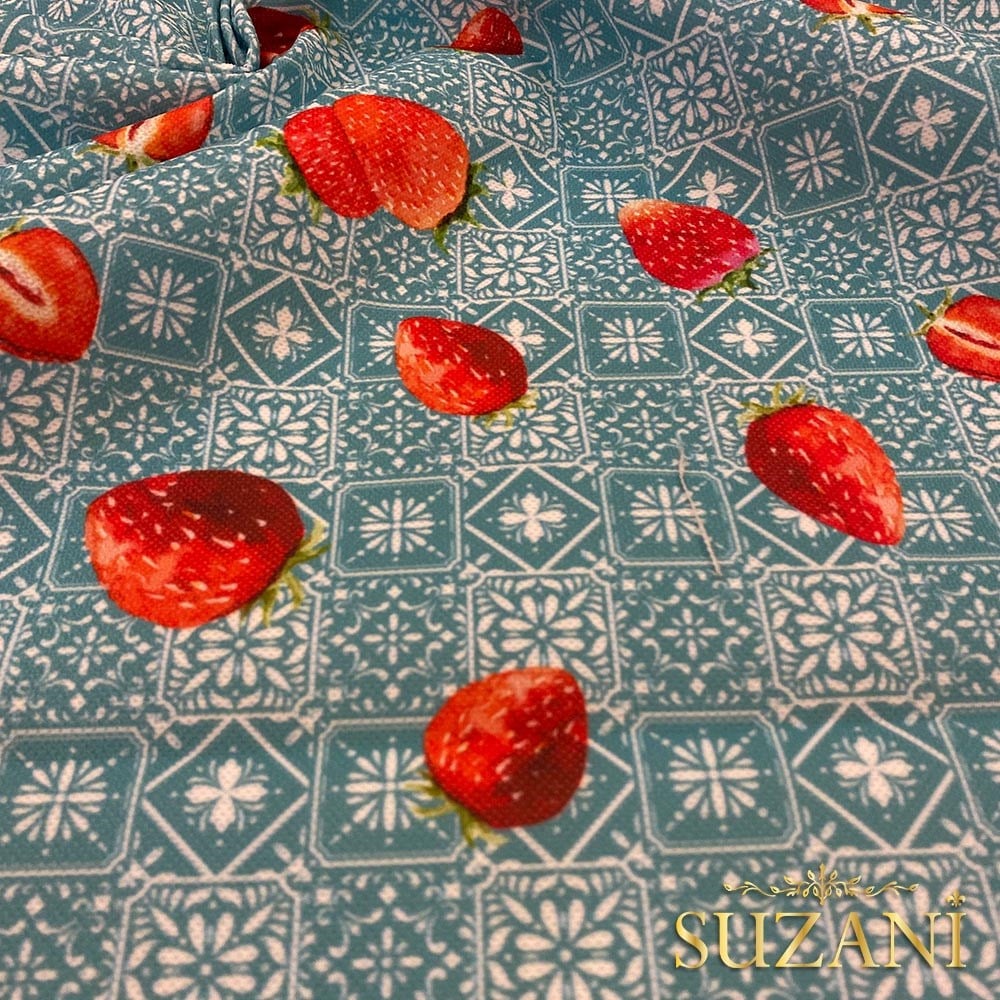 Retro Çilek Desenli Dijital Baskılı Kumaş
