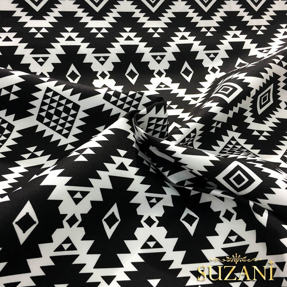 Siyah Beyaz Etnik Kilim Desenli Kumaş