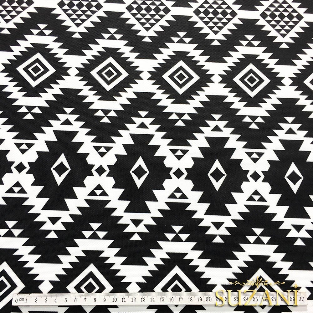 Siyah Beyaz Etnik Kilim Desenli Kumaş