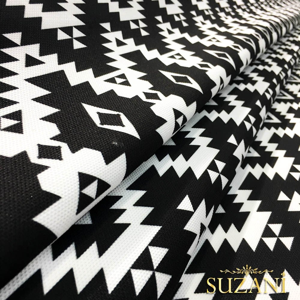 Siyah Beyaz Etnik Kilim Desenli Kumaş