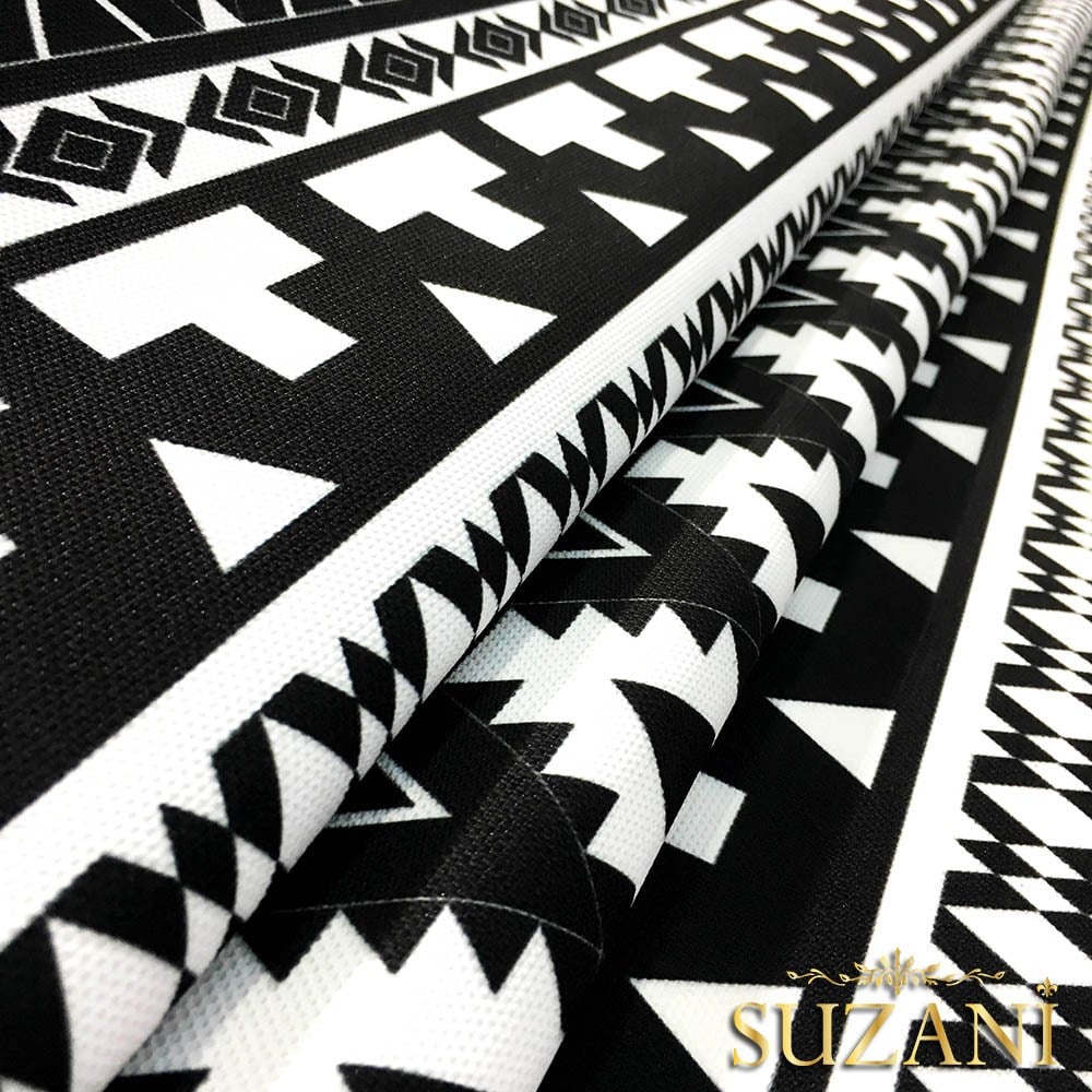 Siyah Beyaz Modern Etnik Kilim Desenli Kumaş