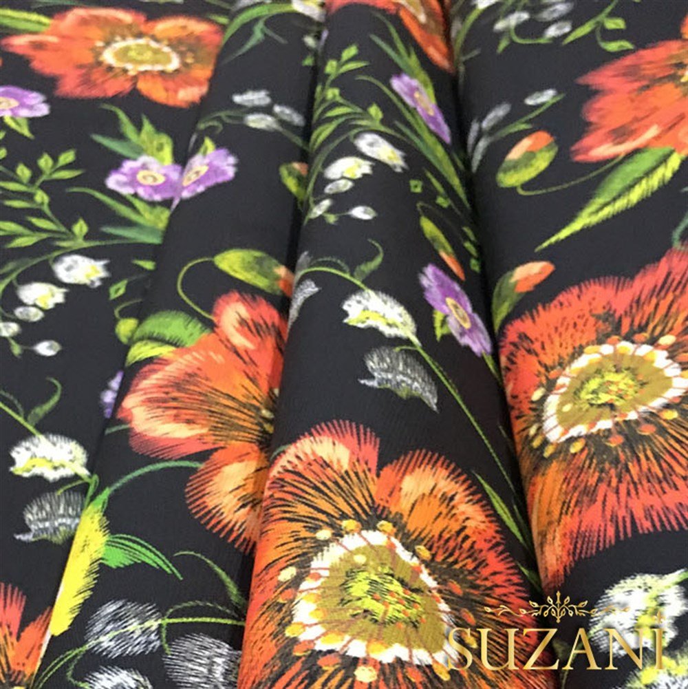 Siyah Üzeri Kırmızı Mor Çiçekli Kumaş