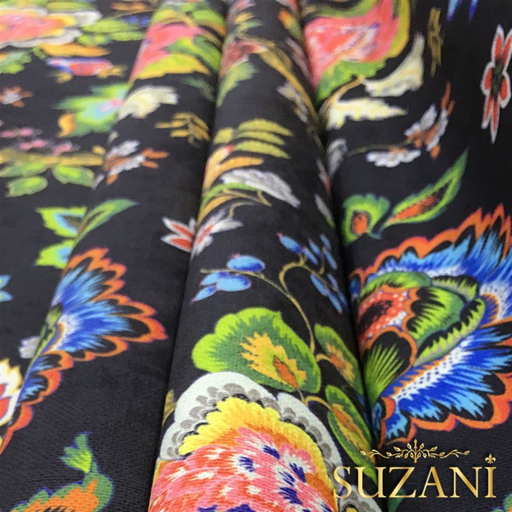 Siyah Zemin Mavi Pembe Çiçekli Kumaş