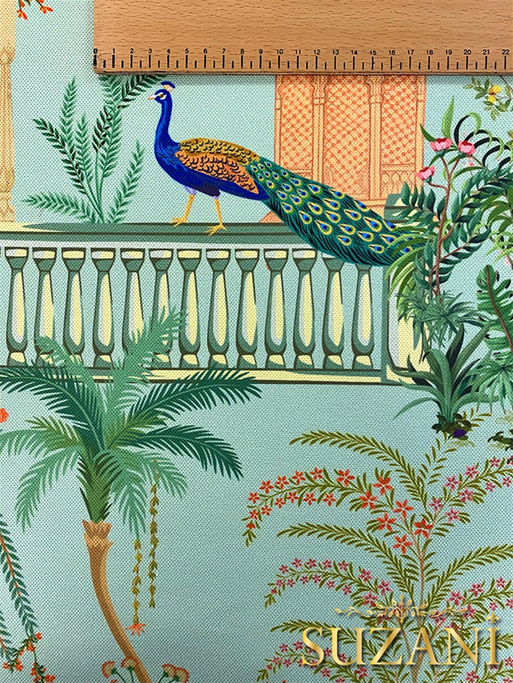 Tavuskuşu Bahçesi Desenli Dijital Baskılı Kumaş