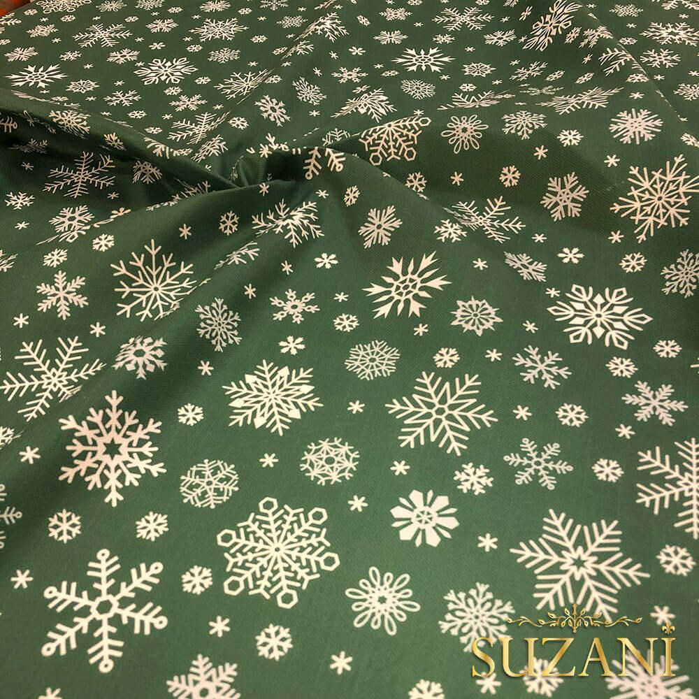 Yeşil Zemin Kar Tanesi Desenli Dijital Baskılı Kumaş