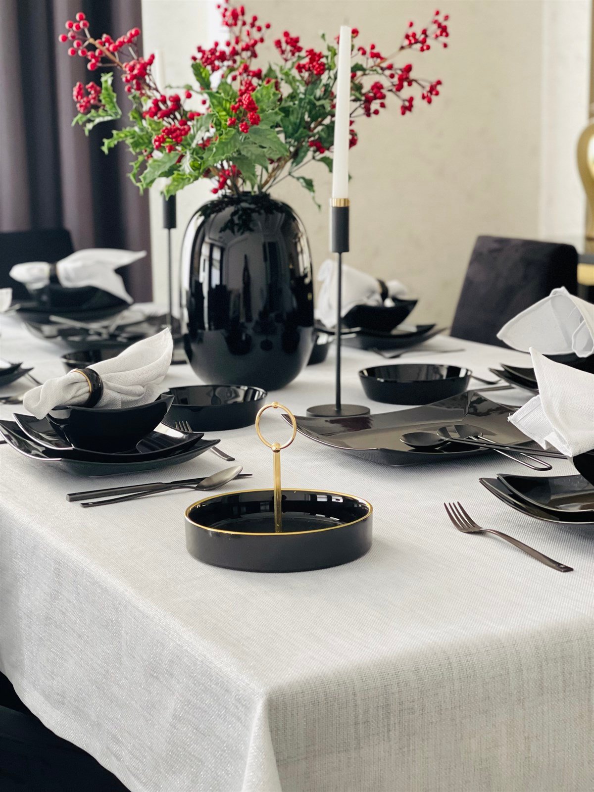 Mia Simli Gümüş Masa Örtüsü