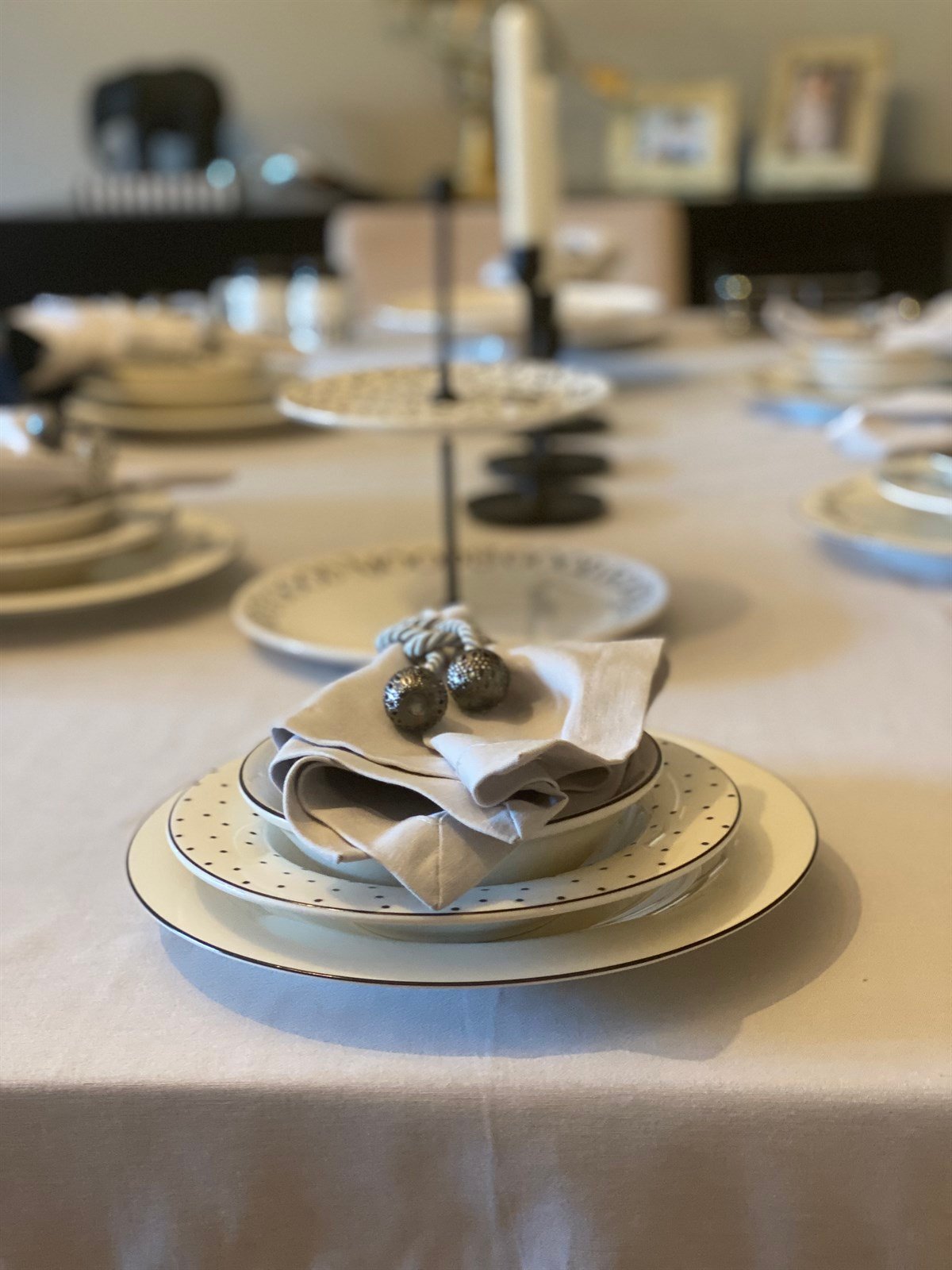 Tamriel Gri Peçeteli Masa Örtüsü 