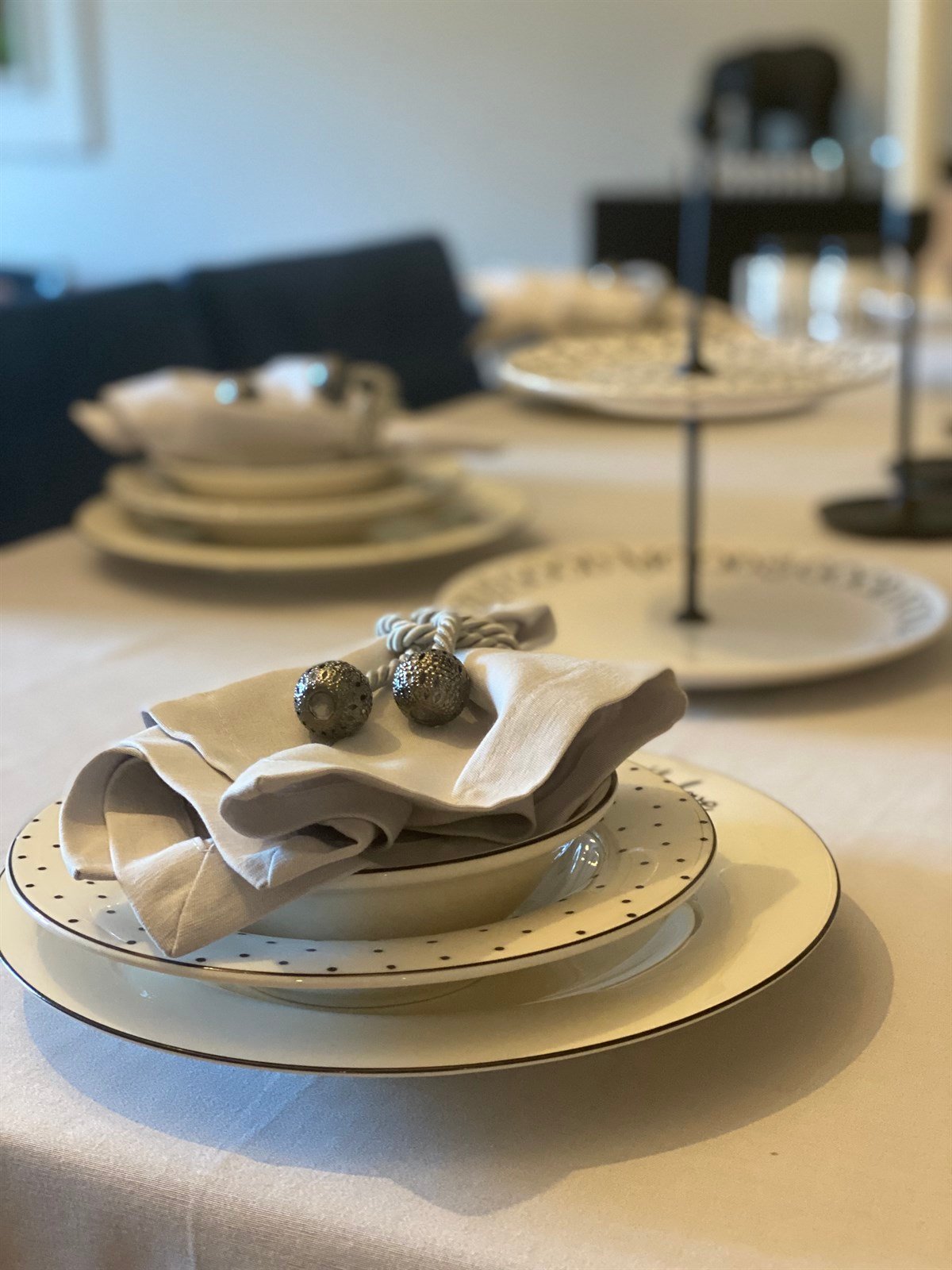 Tamriel Gri Peçeteli Masa Örtüsü 