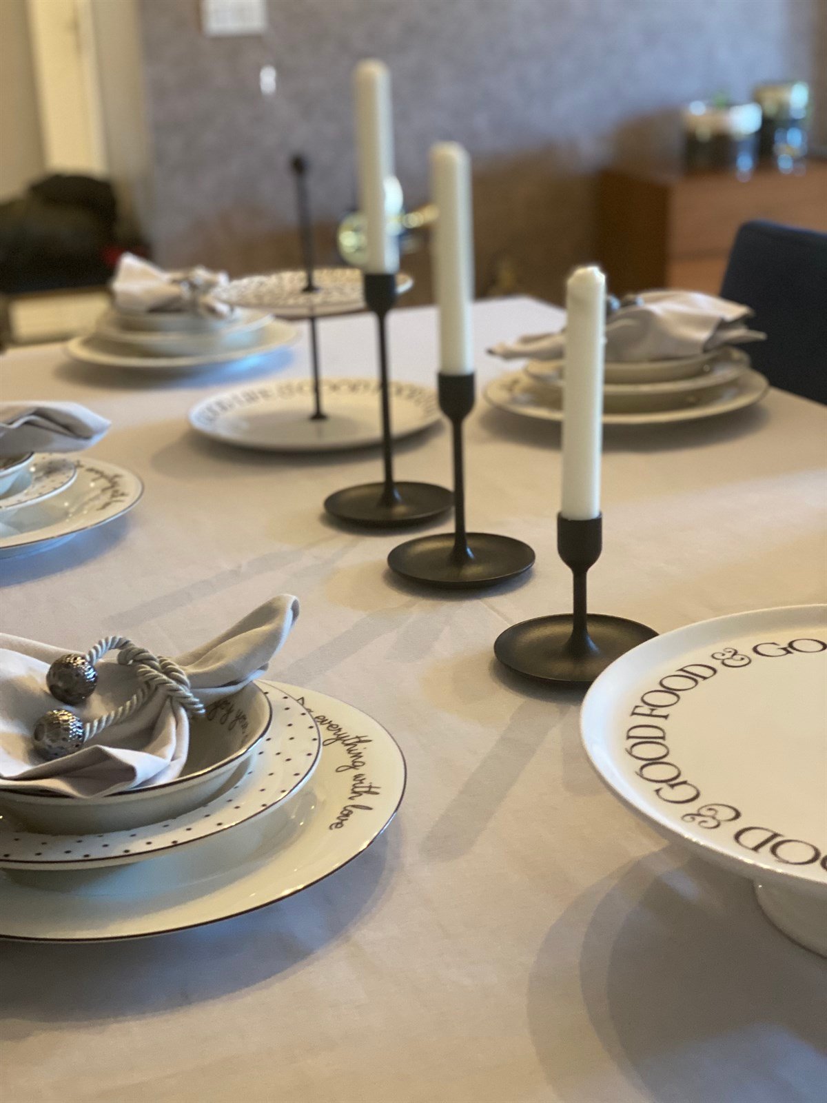 Tamriel Gri Peçeteli Masa Örtüsü 