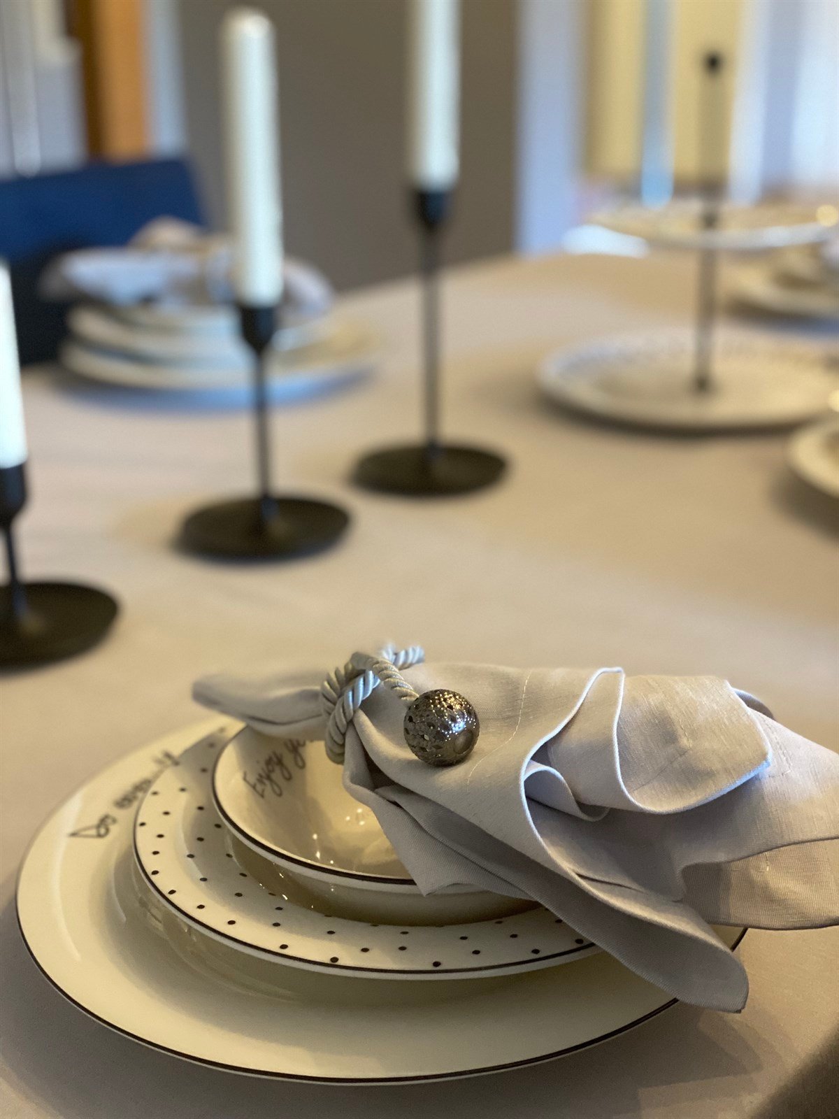 Tamriel Gri Peçeteli Masa Örtüsü 