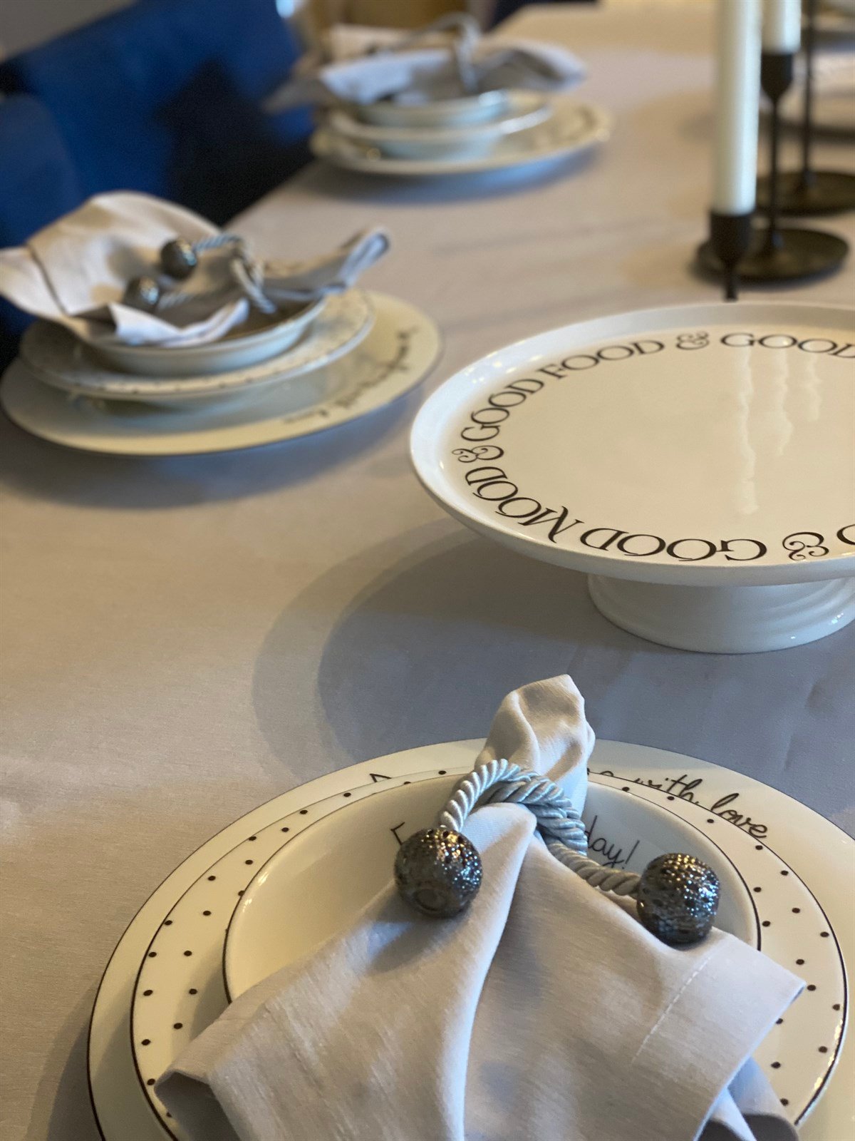 Tamriel Gri Peçeteli Masa Örtüsü 