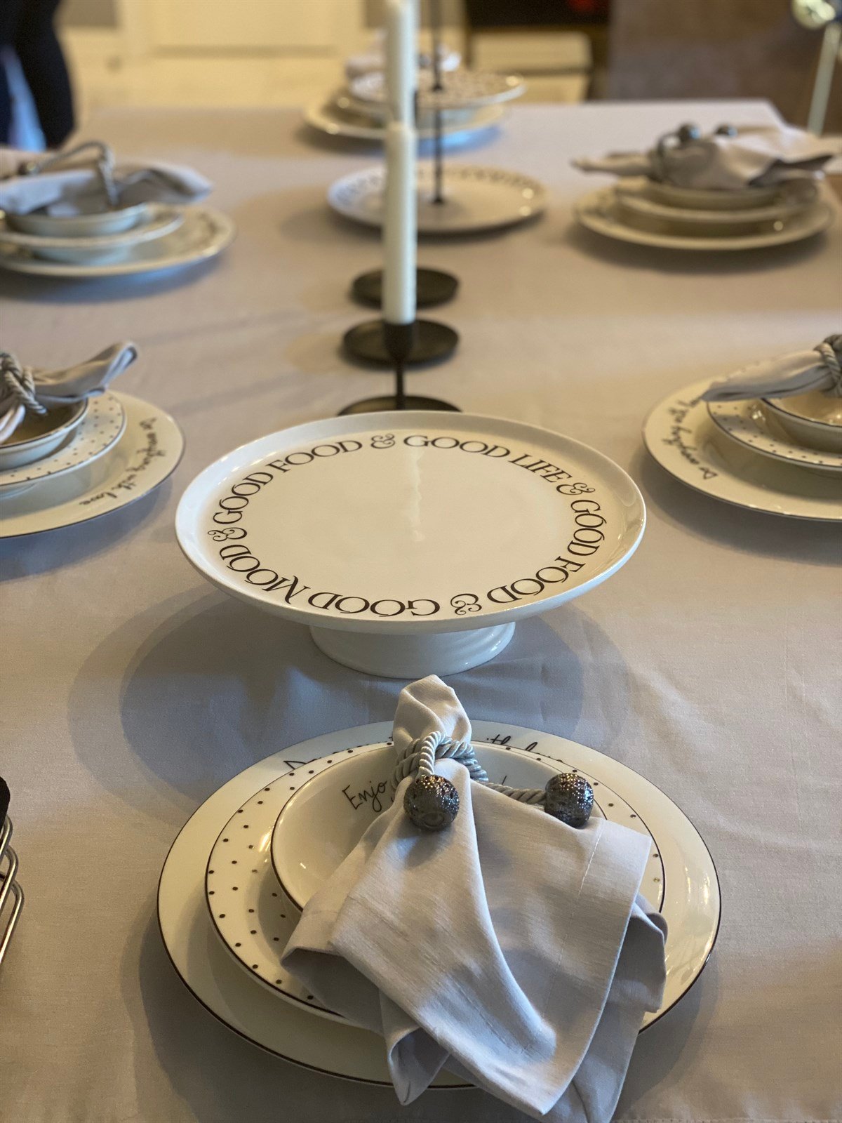 Tamriel Gri Peçeteli Masa Örtüsü 