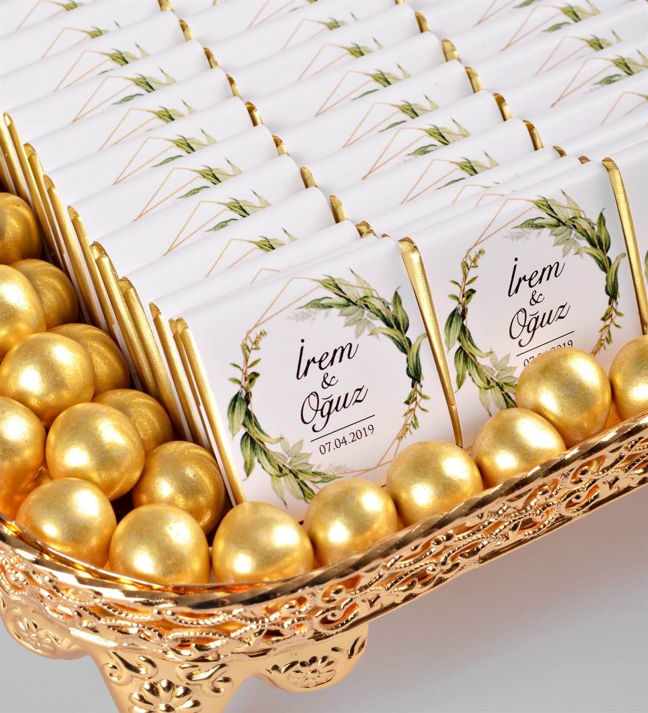 Altın Rengi Yeşil Yapraklı İsimli Söz & Nişan Çikolata Tepsisi