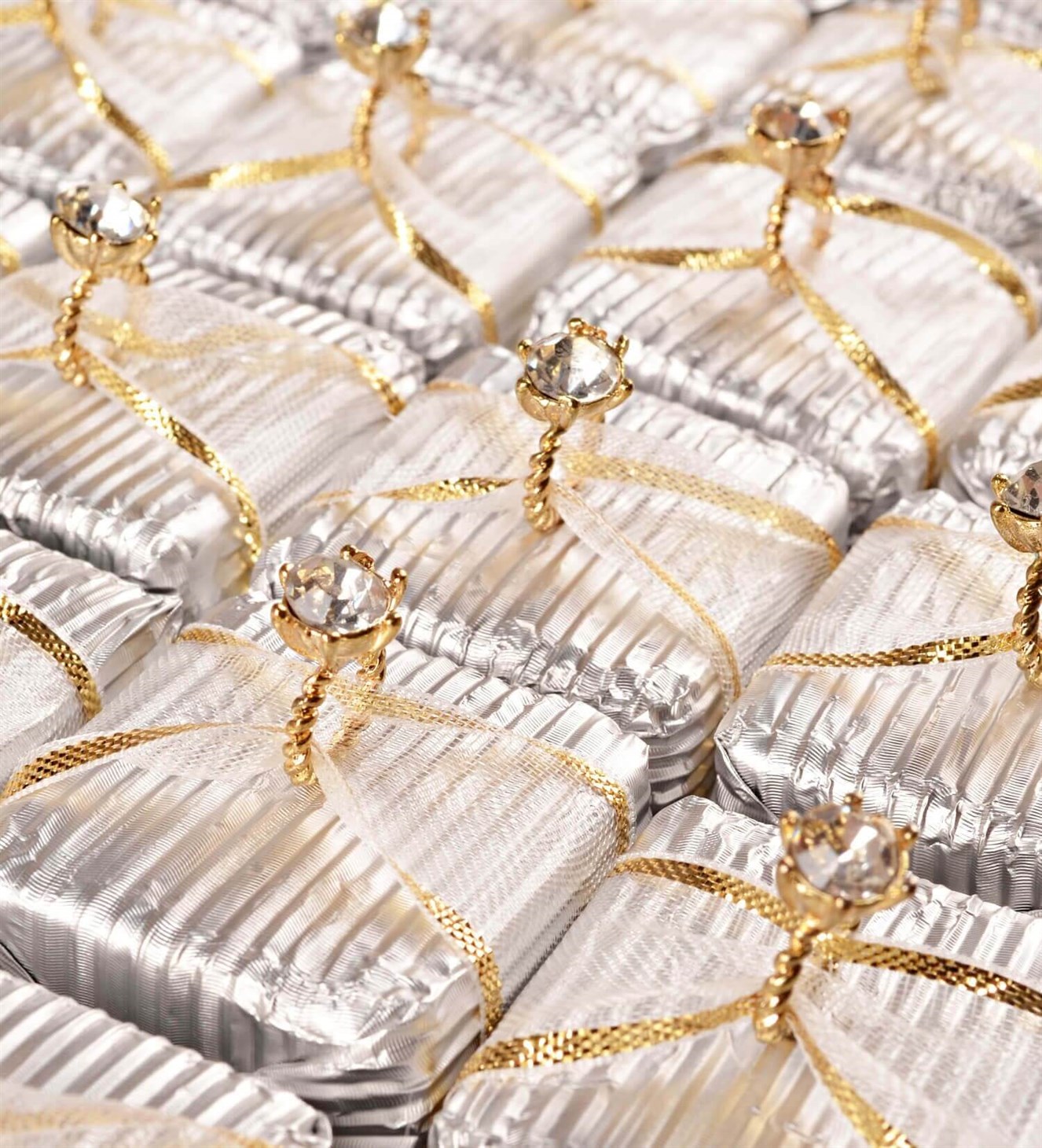 Altın Tek Taş Yüzüklü ve Makaslı Gümüş Söz & Nişan Çikolatası