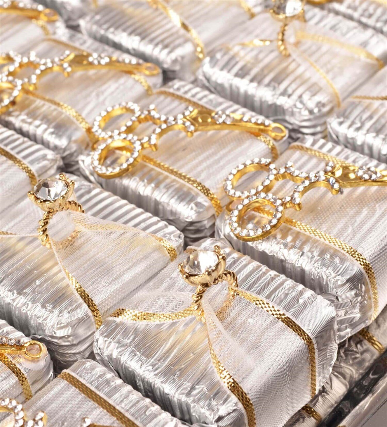 Altın Tek Taş Yüzüklü ve Makaslı Gümüş Söz & Nişan Çikolatası