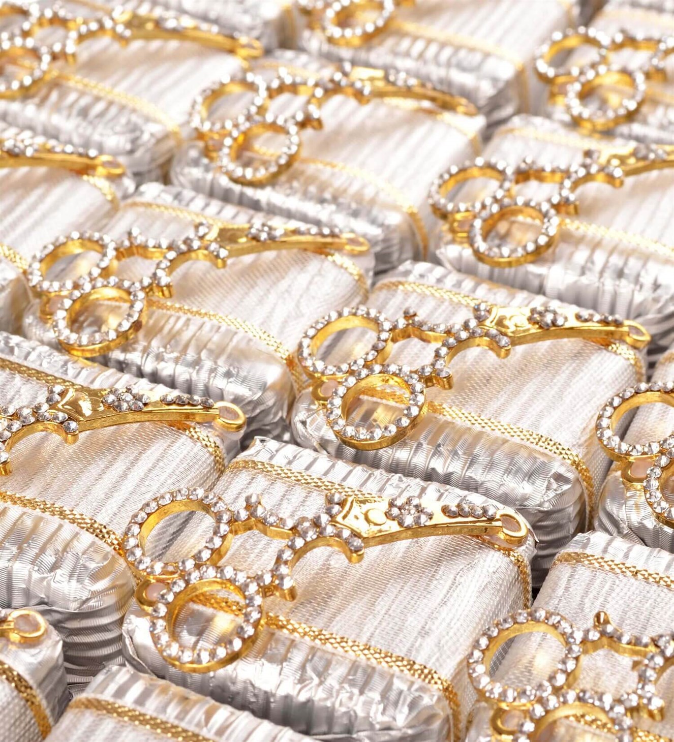 Altın Tek Taş Yüzüklü ve Makaslı Gümüş Söz & Nişan Çikolatası