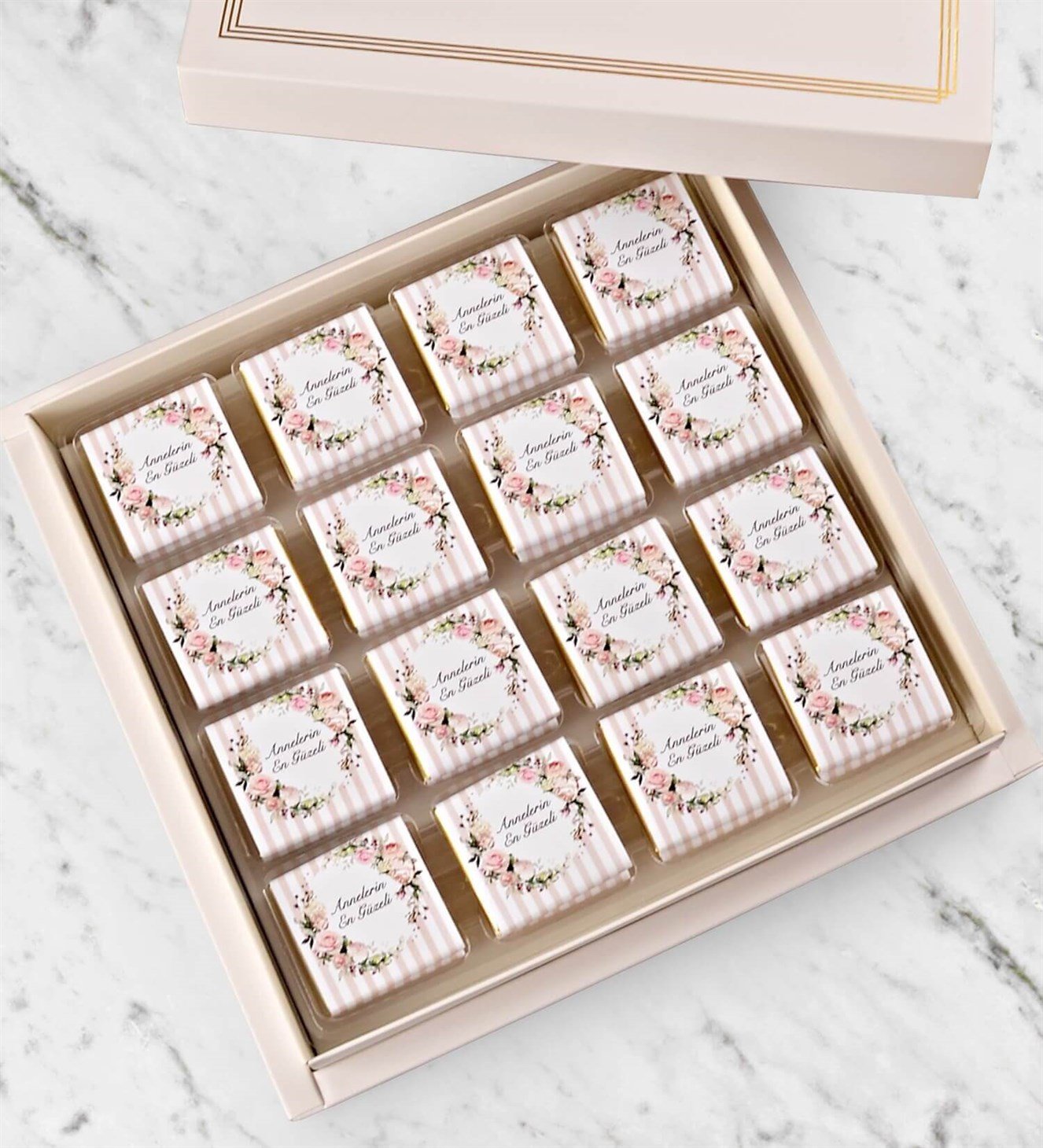 Annelerin En Güzeli Madlen Çikolatası