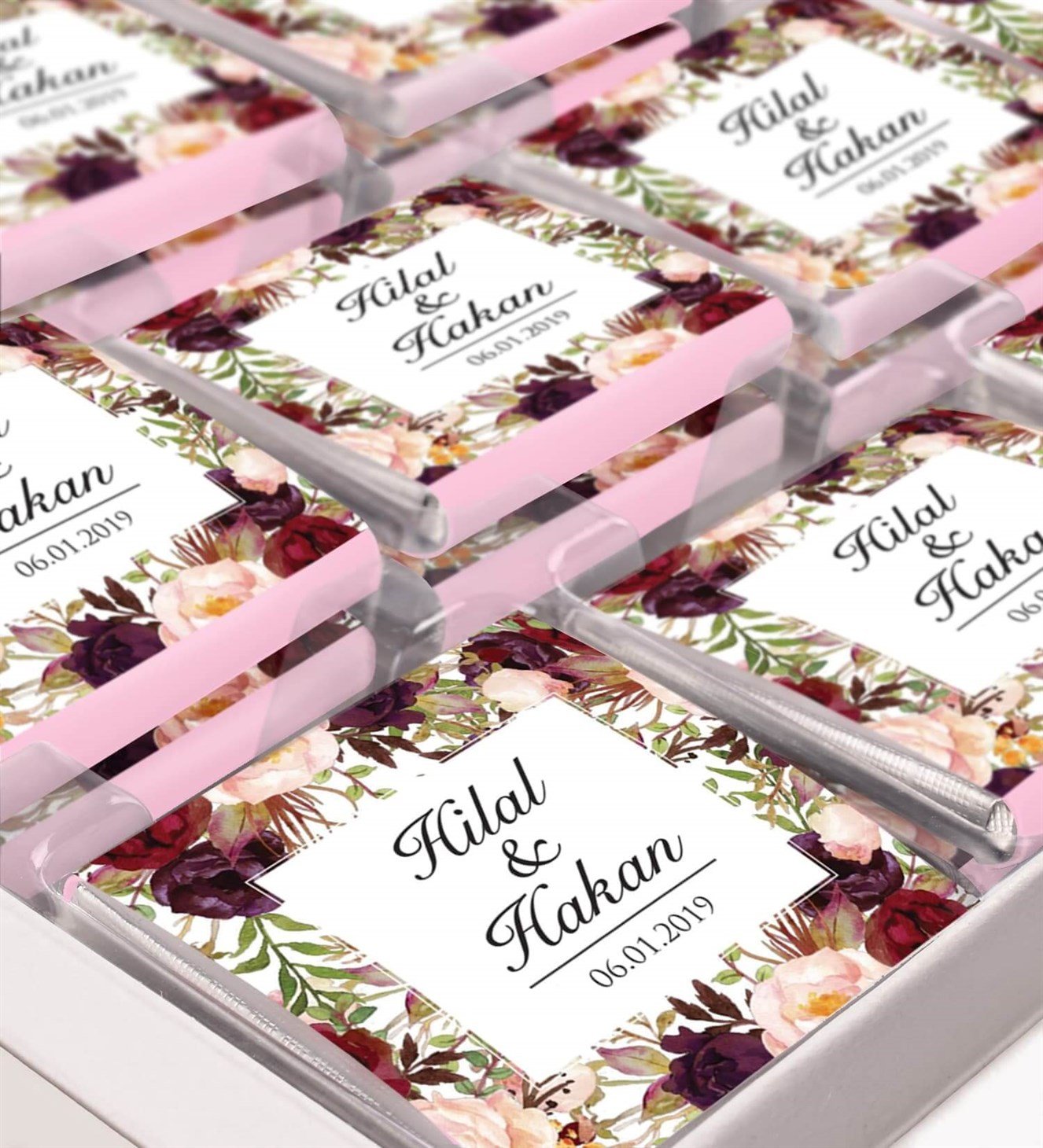 Bordo Pembe Çiçekli İsimli ve Tarihli Kutulu Söz & Nişan Çikolatası