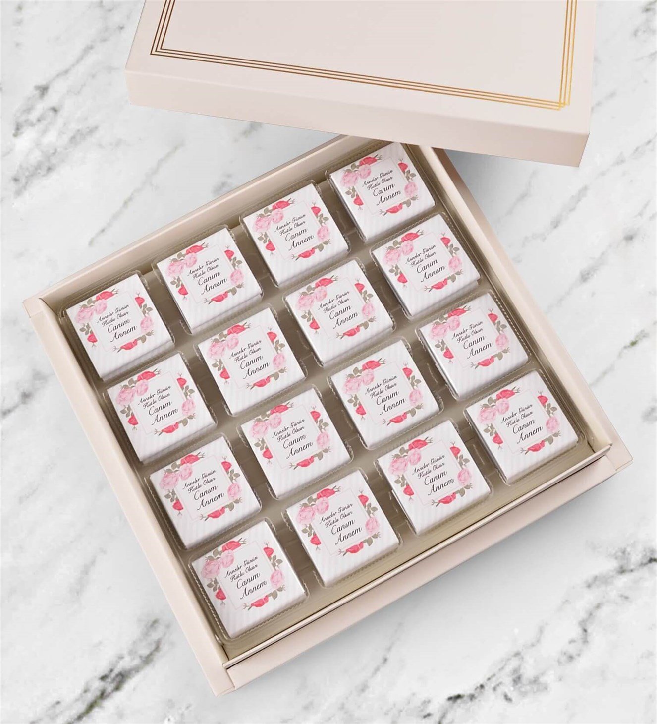 Çiçekli Anneler Günü Madlen Çikolatası