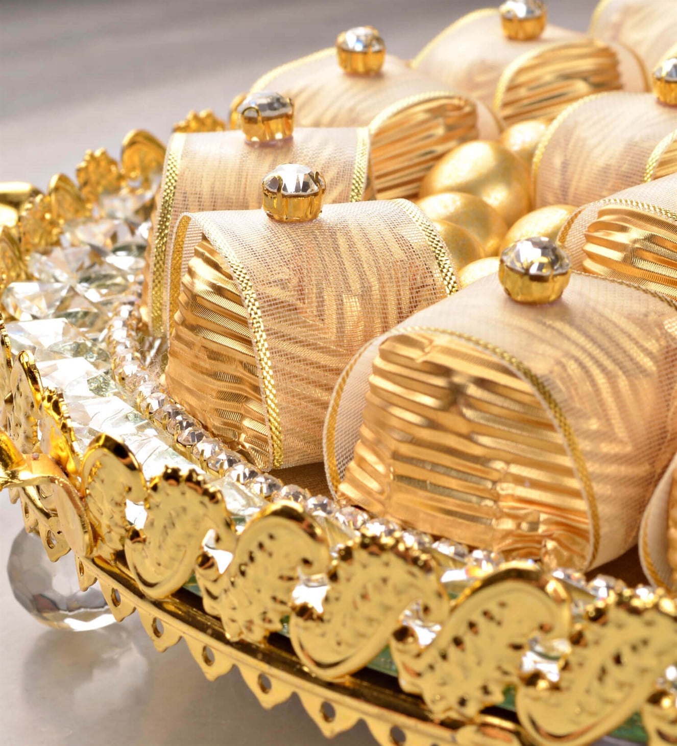 Gold Nokta Taşlı Fındıklı Söz & Nişan Çikolatası