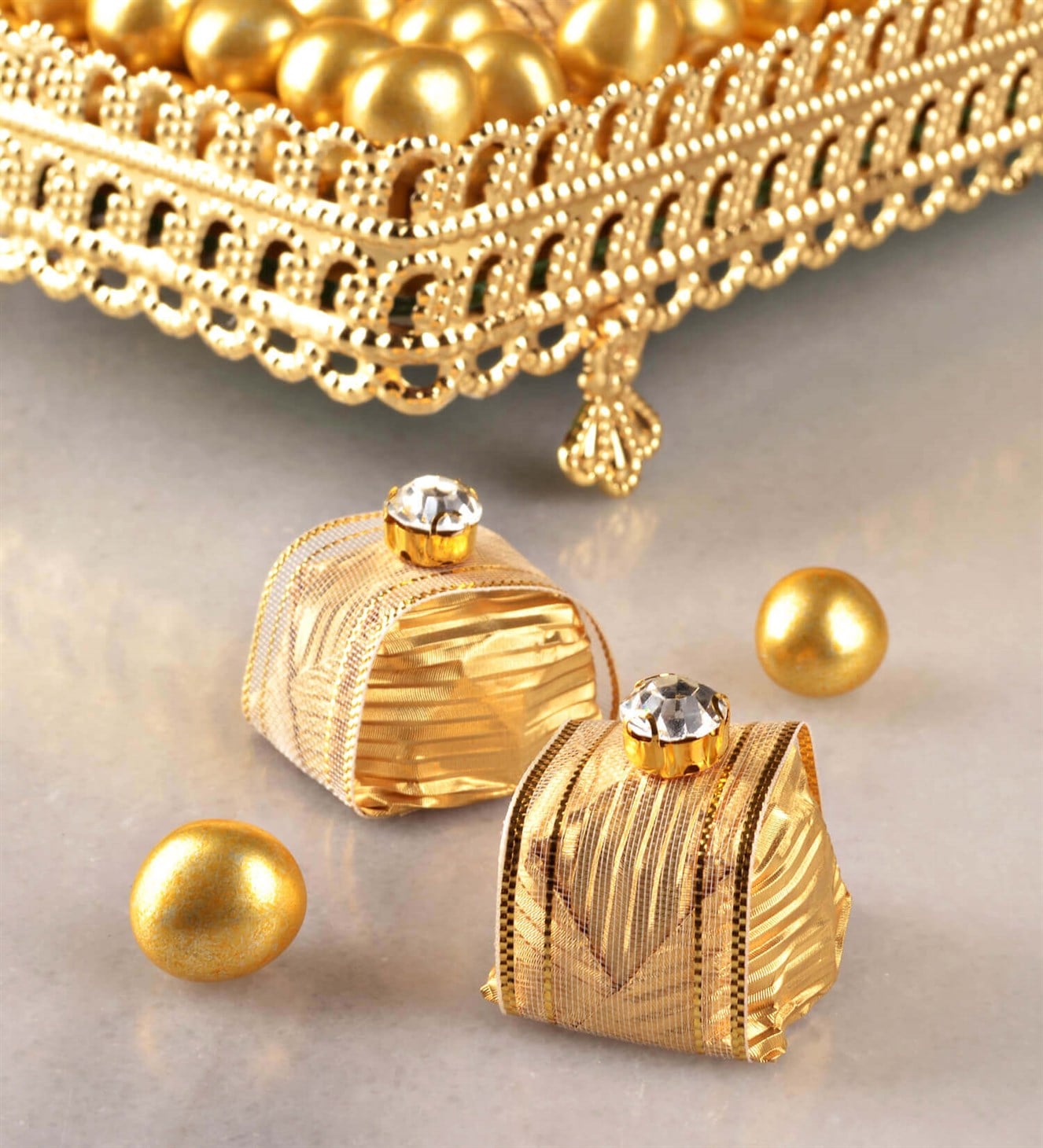 Gold Nokta Taşlı Fındıklı Söz & Nişan Çikolatası