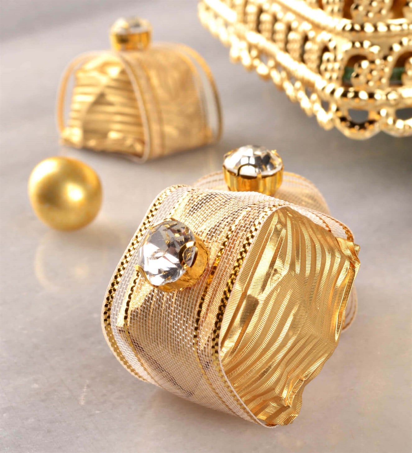 Gold Nokta Taşlı Fındıklı Söz & Nişan Çikolatası