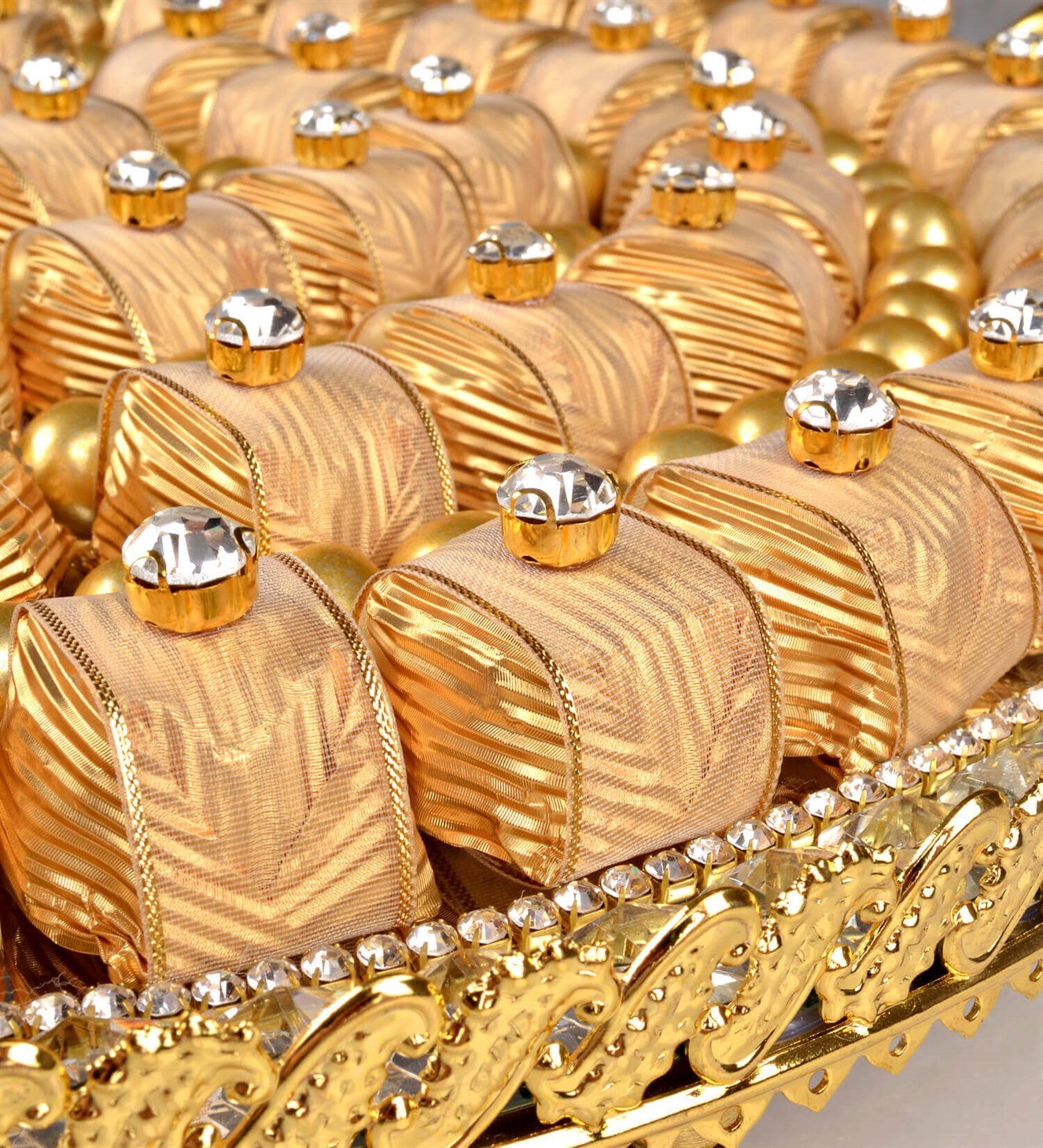 Gold Nokta Taşlı Fındıklı Söz & Nişan Çikolatası