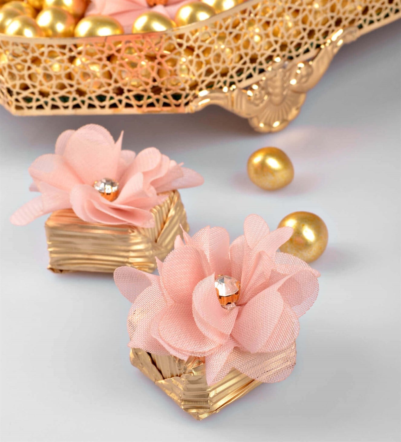 Gold Pembe Çiçekli ve Taşlı Söz & Nişan Çikolatası