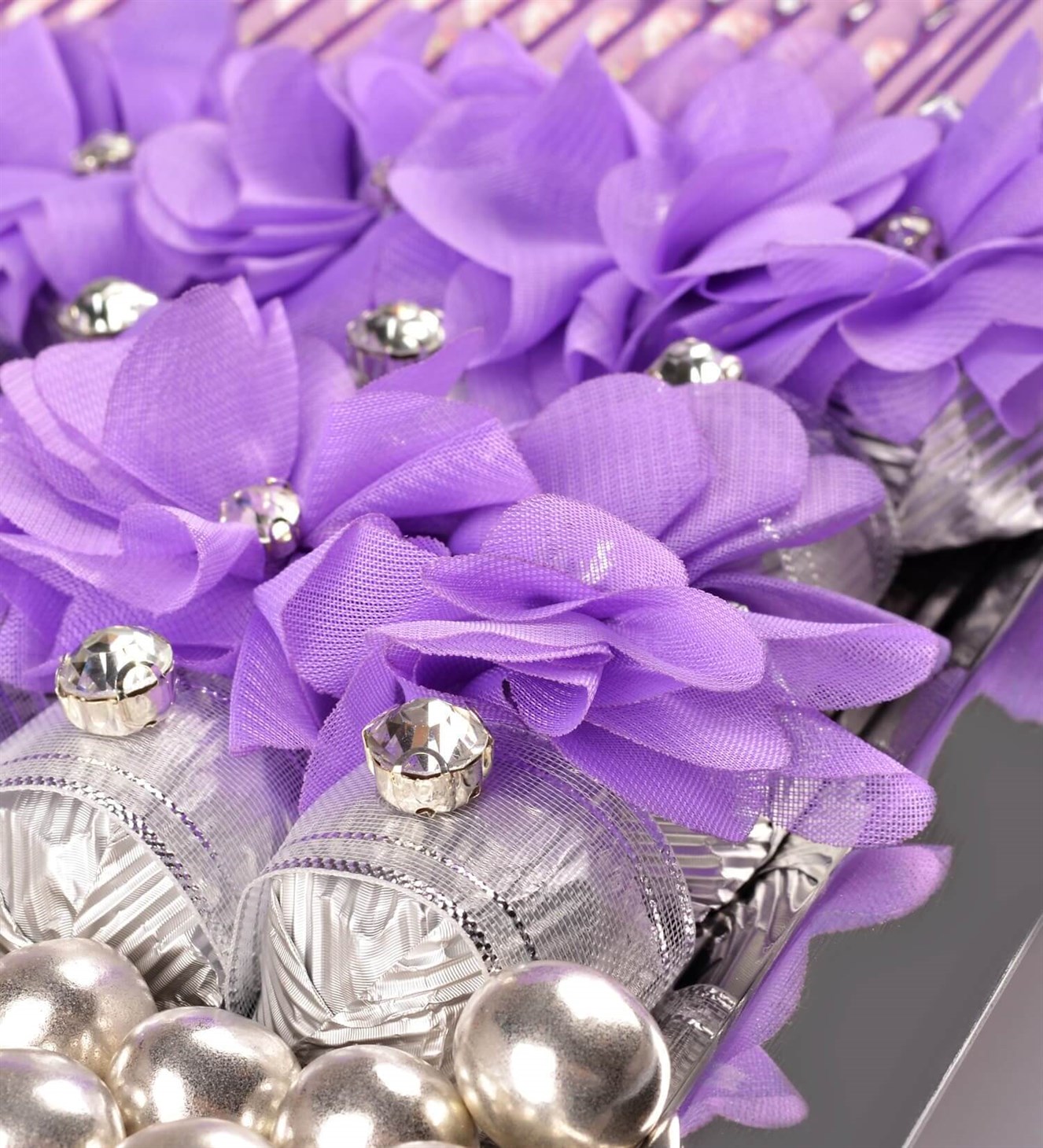 Gümüş Mor Çiçekli ve İsimli Söz & Nişan Çikolata Tepsisi