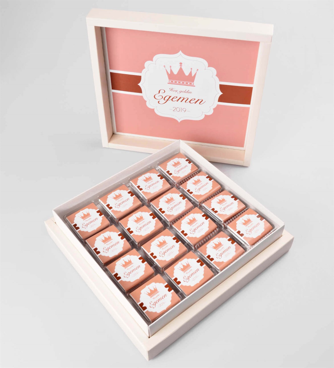 İsimli ve Taçlı Erkek Bebek Çikolatası