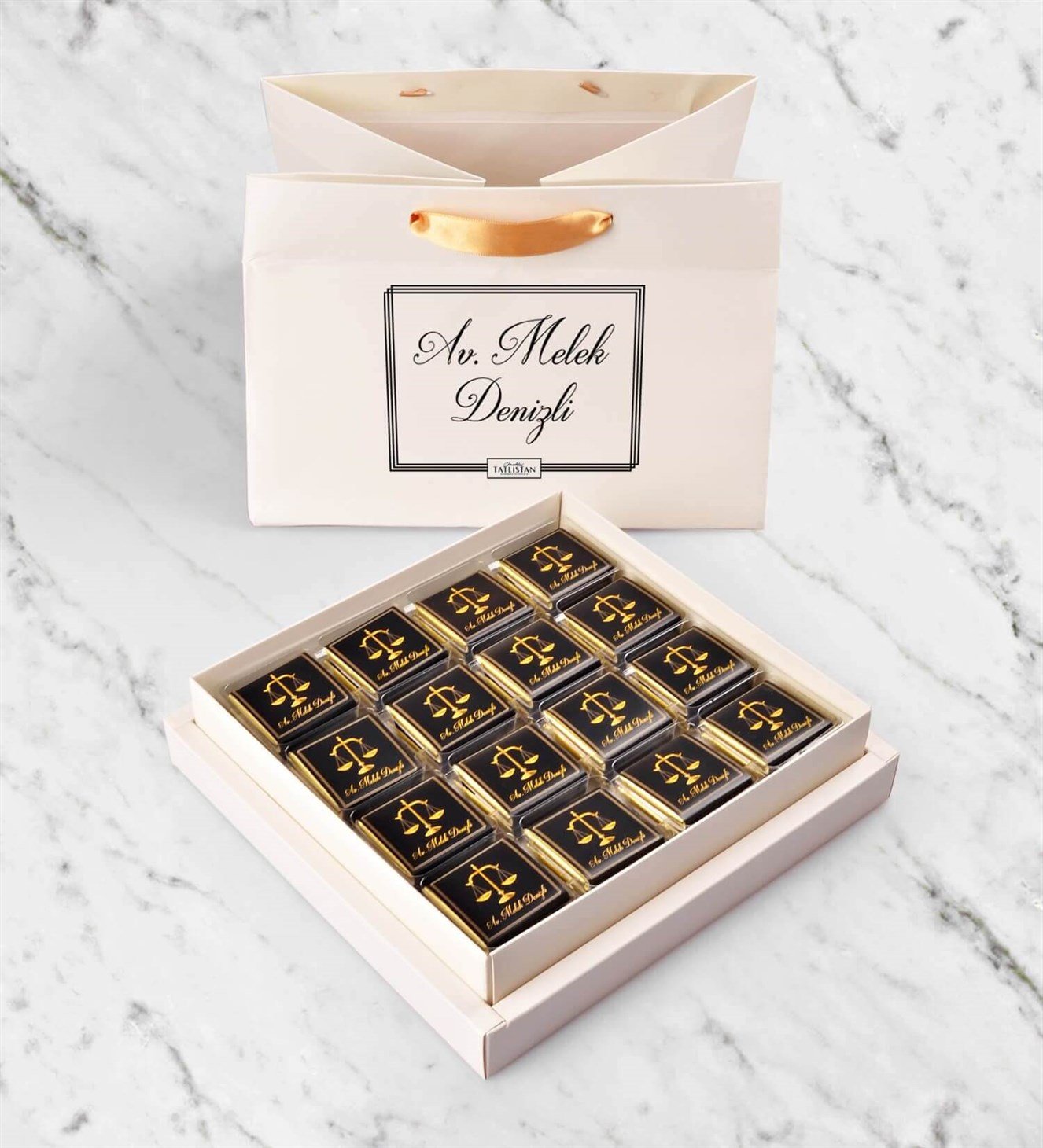 İsme Özel Avukatlar Günü Madlen Çikolata