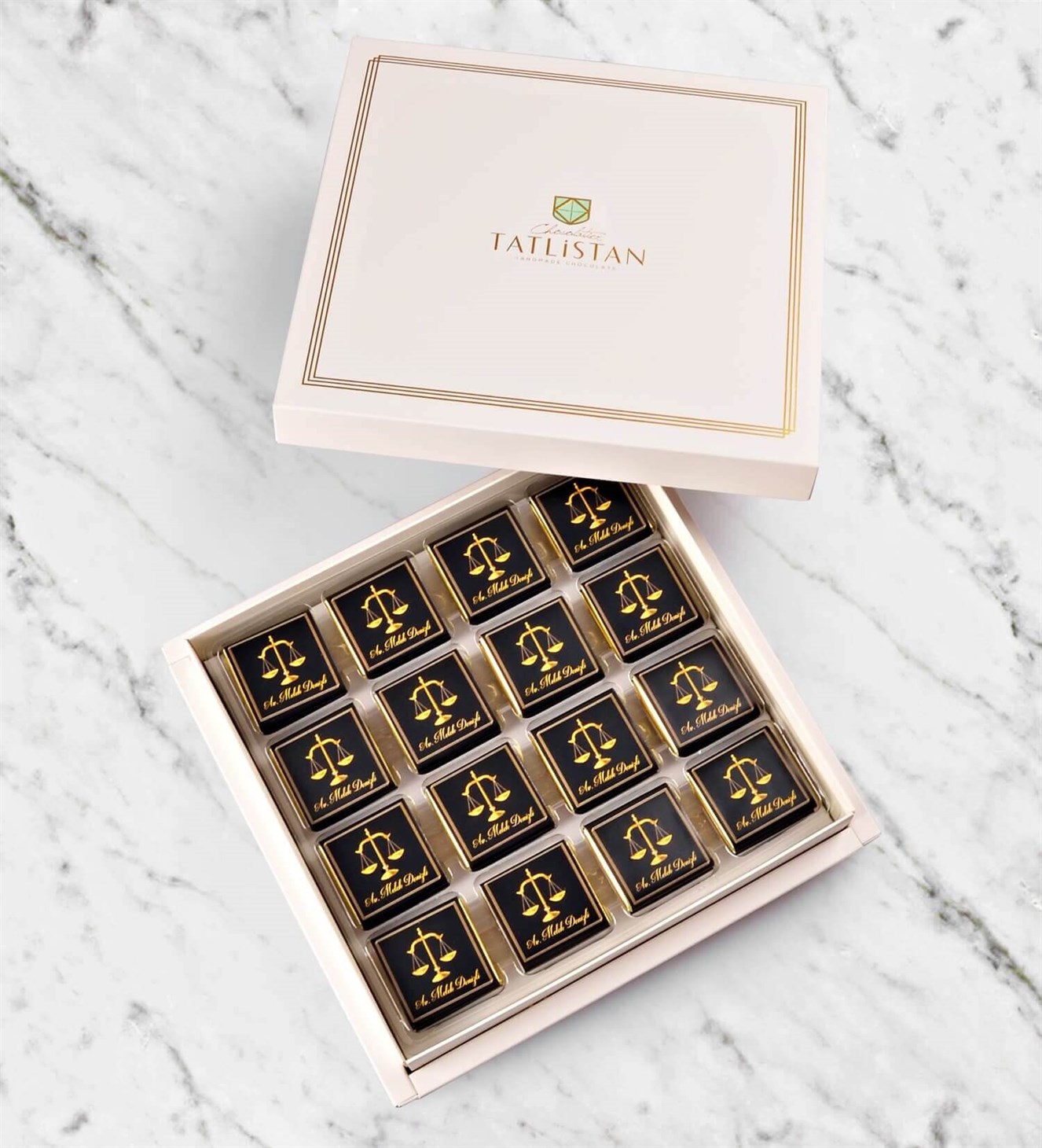 İsme Özel Avukatlar Günü Madlen Çikolata