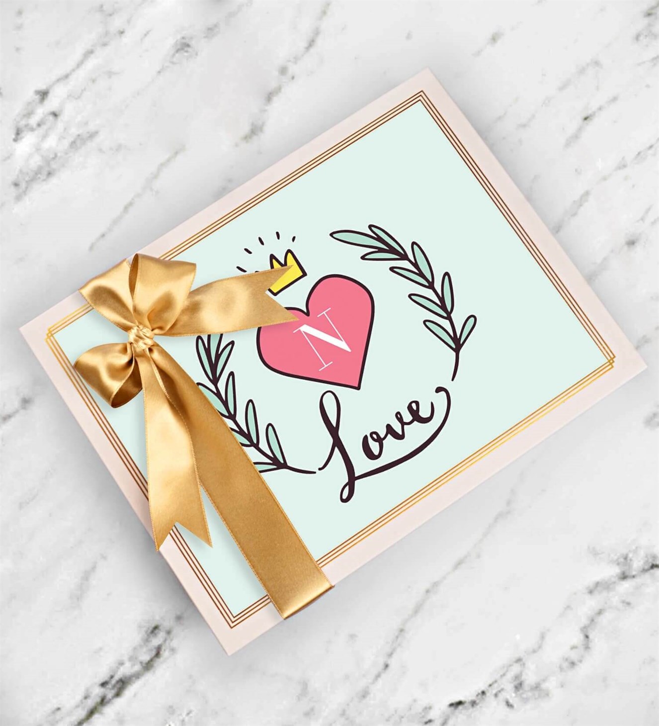 İsme Özel Baş Harfli, Kalp ve Taçlı Tasarım Kutulu Spesiyal Çikolata 42'li