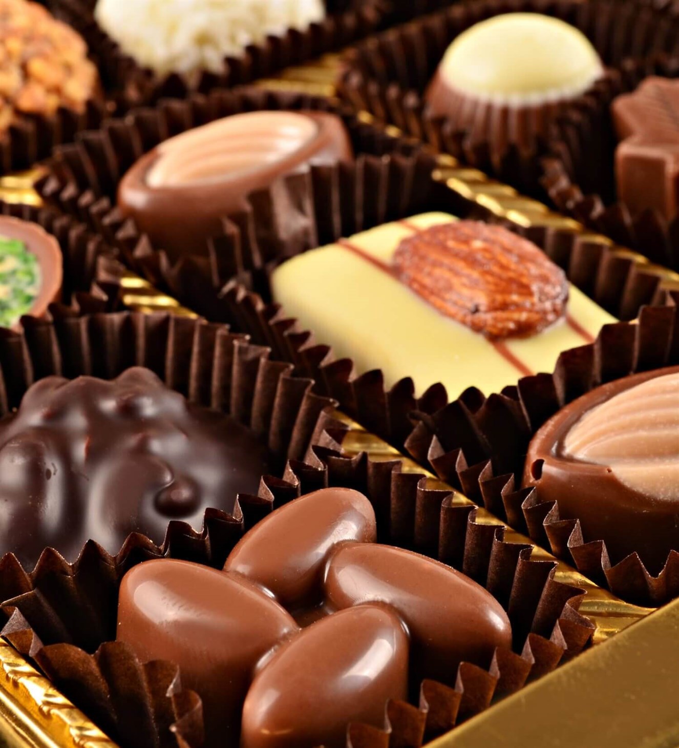 İsme Özel Baş Harfli, Kalp ve Taçlı Tasarım Kutulu Spesiyal Çikolata 42'li