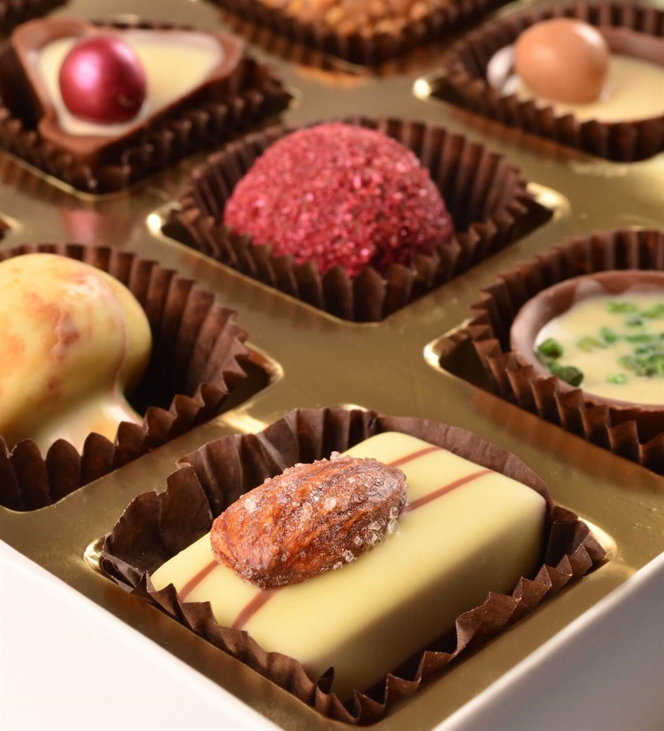 İsme Özel Baş Harfli, Kalp ve Taçlı Tasarım Kutulu Spesiyal Çikolata 16'lı