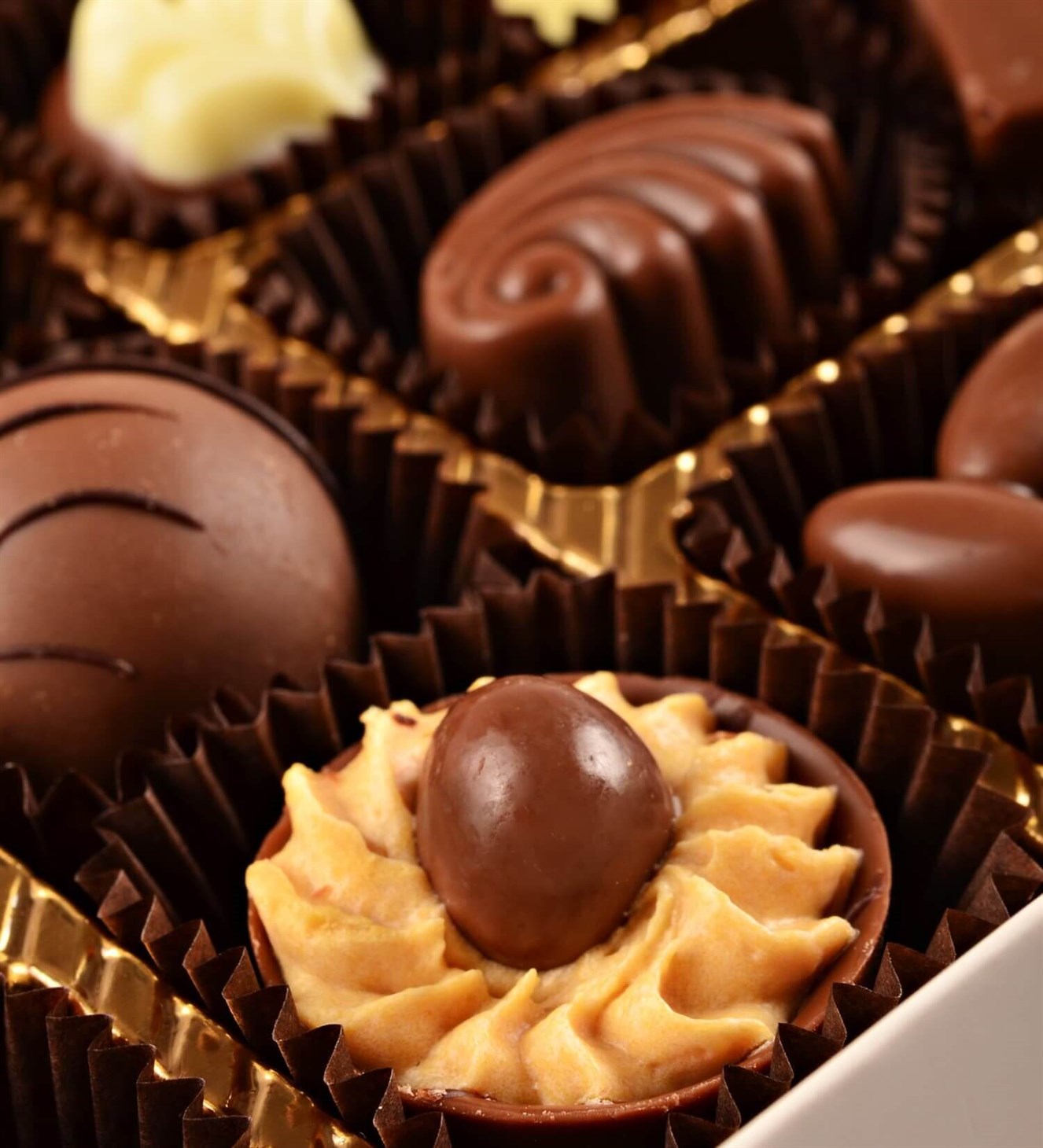 İsme Özel Kırmızı Gül Tasarım Kutulu Spesiyal Çikolata 16'lı