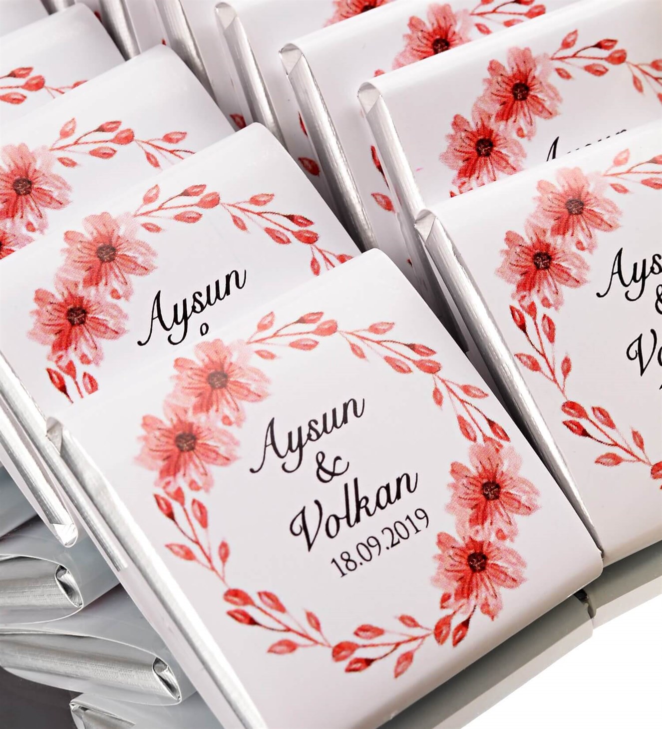 Kırmızı Çiçekler İsimli ve Tarihli 50 Adet Söz & Nişan Çikolatası