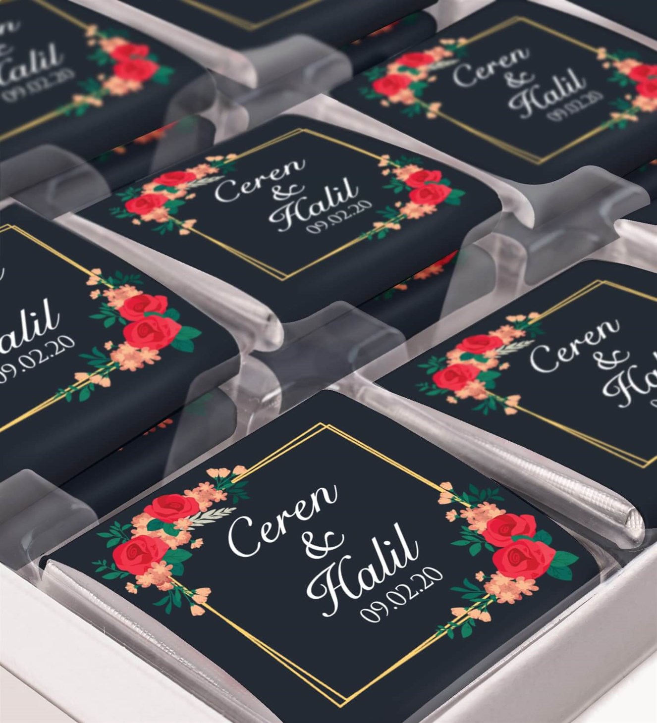 Kırmızı Güller İsimli ve Tarihli Kutulu Söz & Nişan Çikolatası