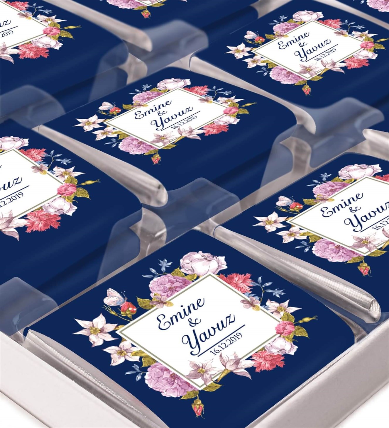 Lacivert Çiçekli İsimli ve Tarihli Kutulu Söz & Nişan Çikolatası
