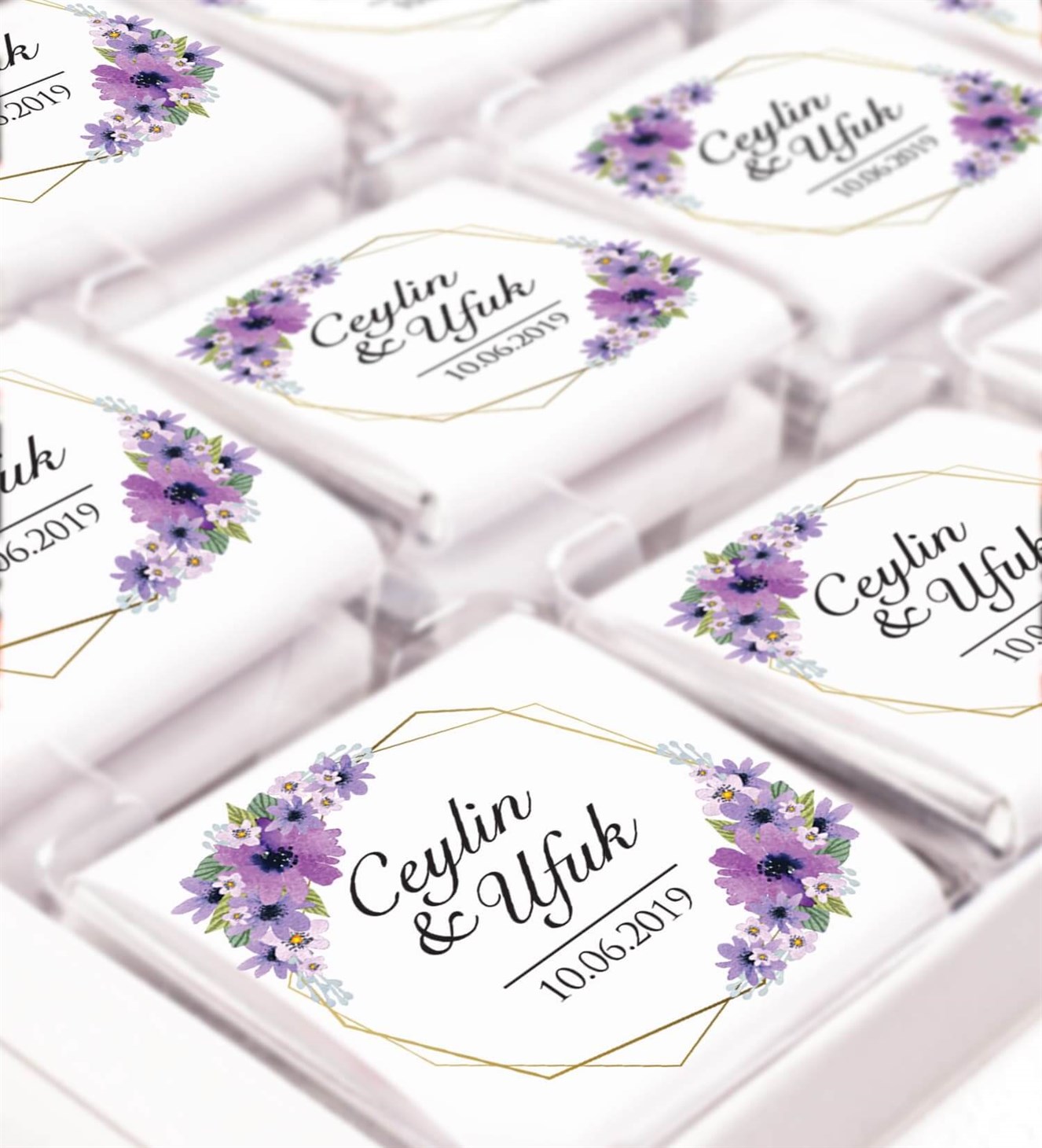 Lila Çiçekli İsimli ve Tarihli Kutulu Söz & Nişan Çikolatası